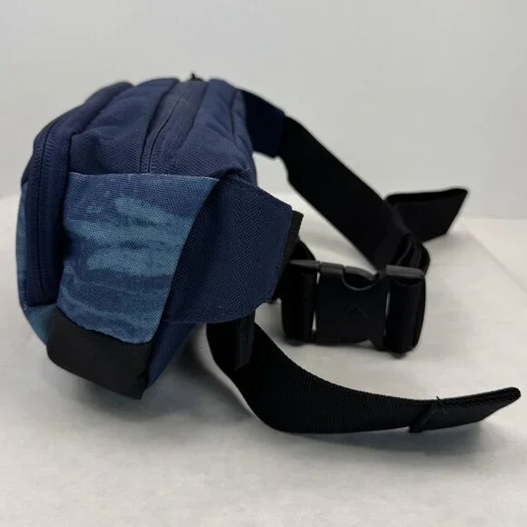 Quiksilver Navy Blue Fanny Pack Belt Bag Adjustable Strap Water-Resistant Zipper - Picture 2 of 16